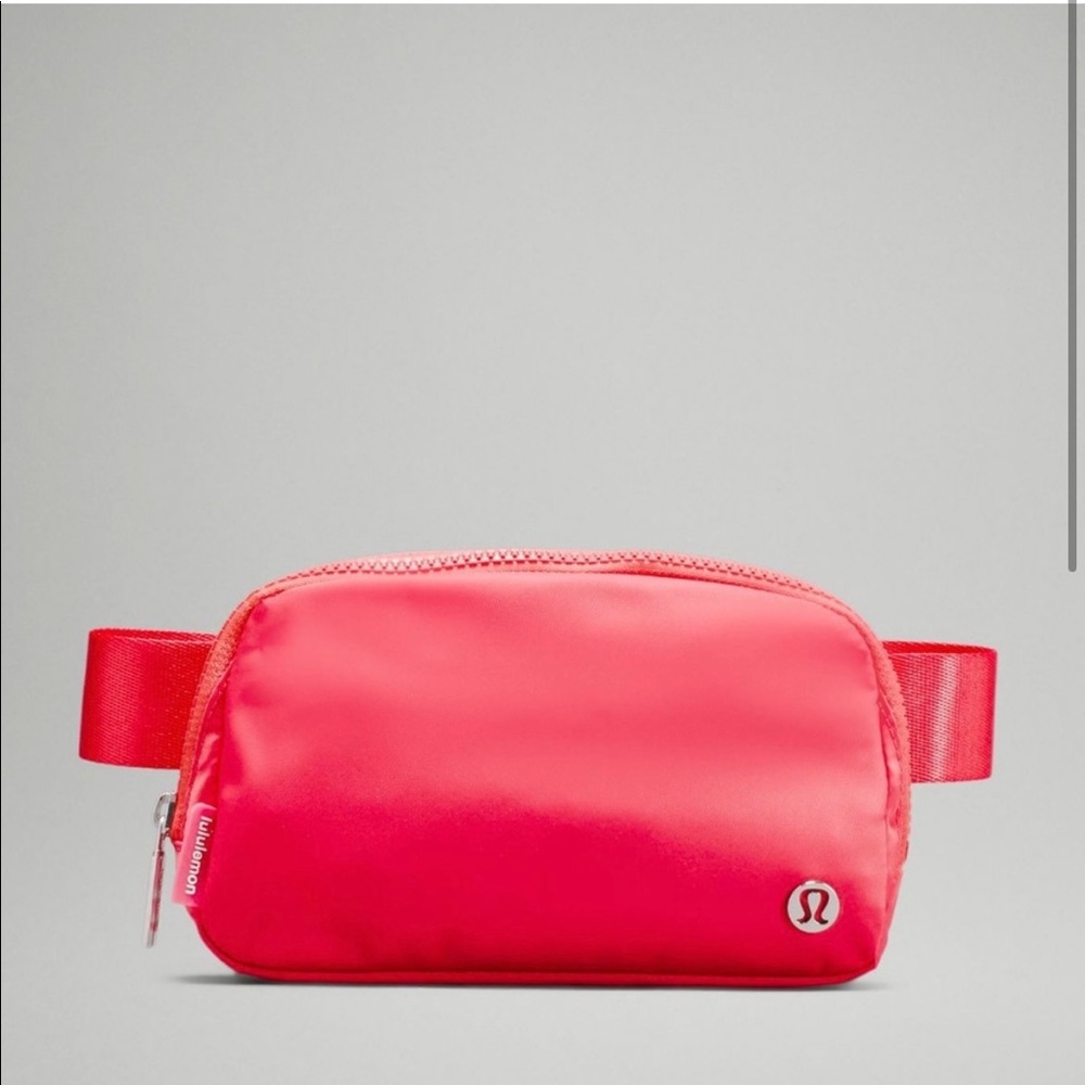 NWT PALE RASPBERRY LULULEMON EVERYWHERE BELT BAG